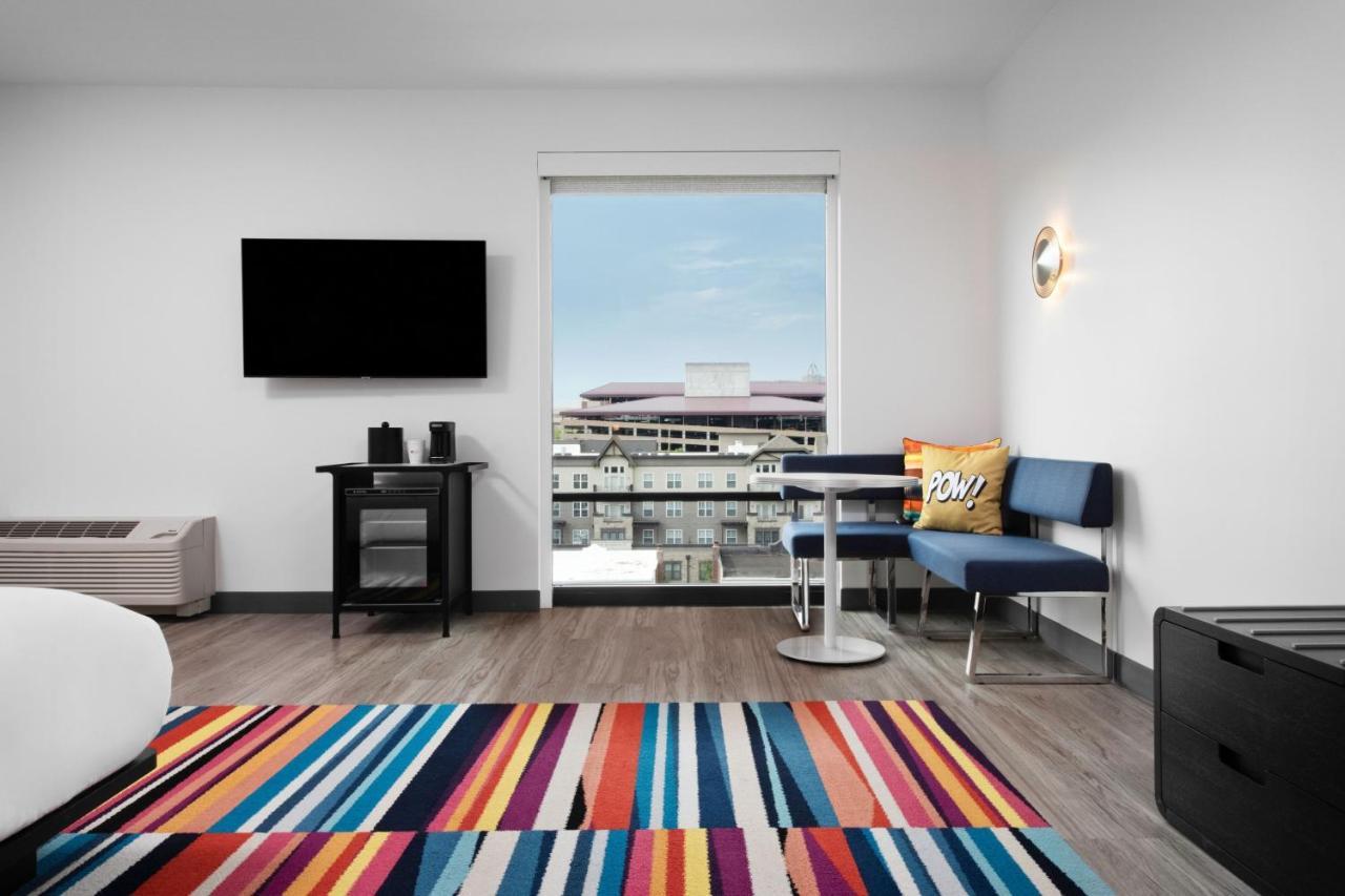 Aloft Kansas City Country Club Plaza Exterior photo